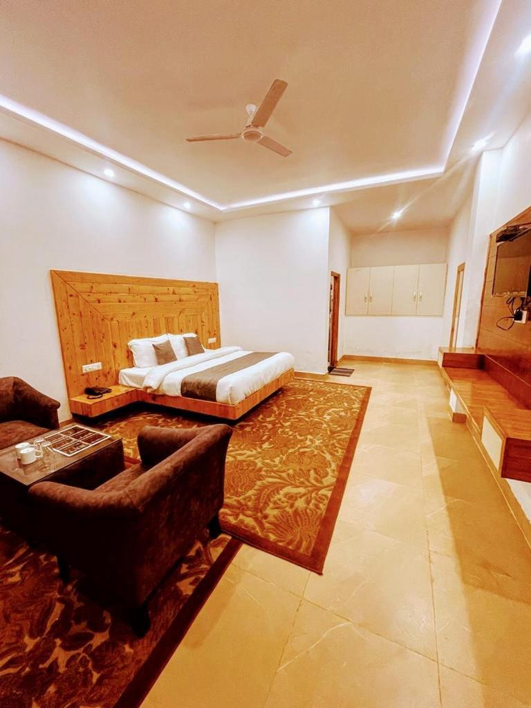 Queens Hill By Edge Mussoorie Exteriör bild