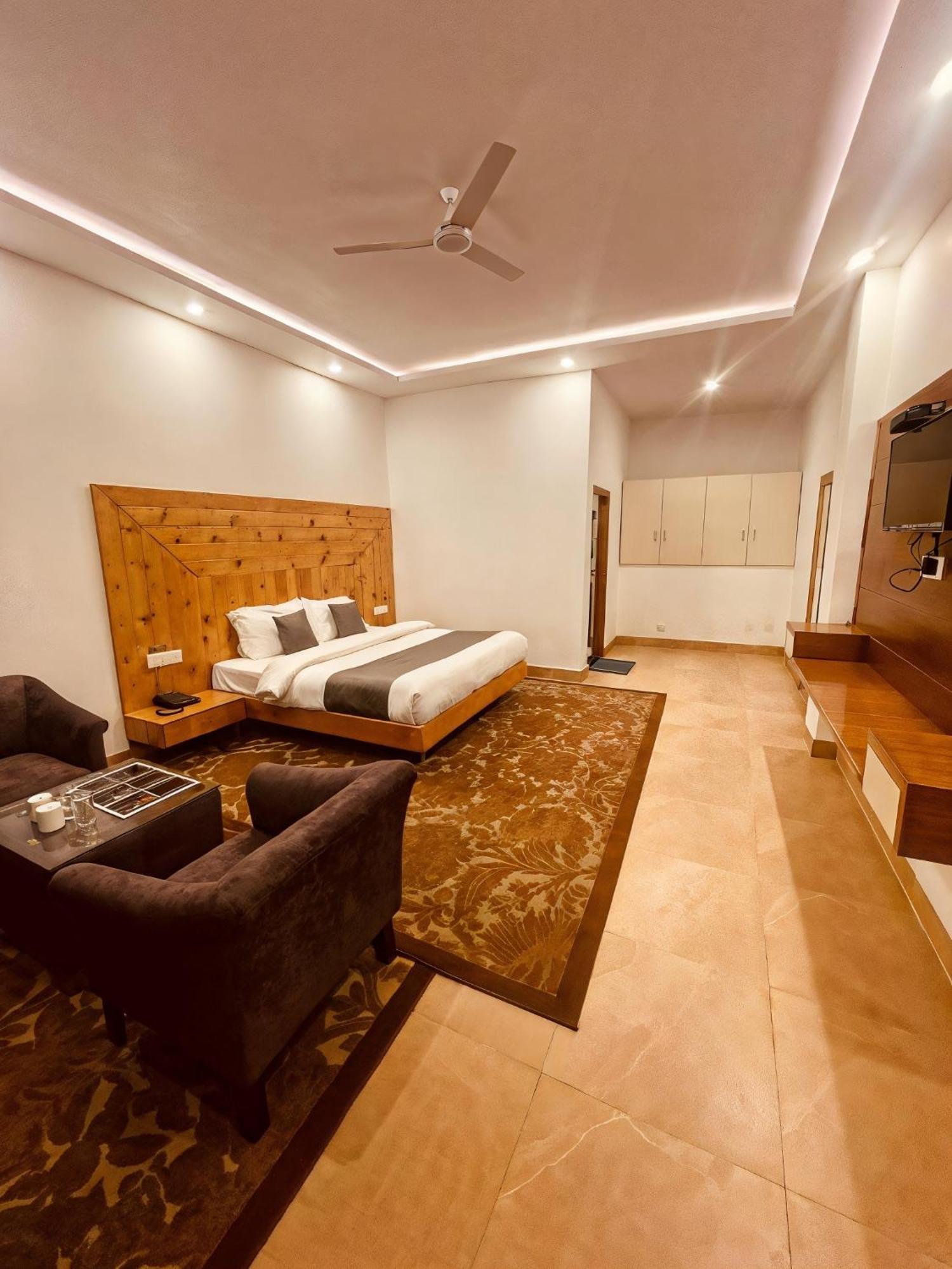 Queens Hill By Edge Mussoorie Exteriör bild